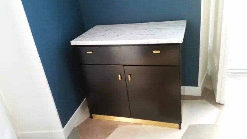 Arredo legno e ottone per Bed & Breakfast