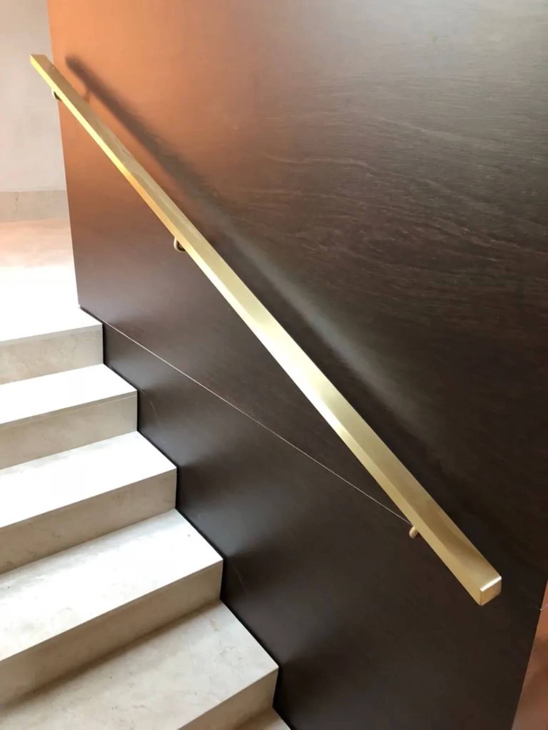 Passamani e maniglie su misura