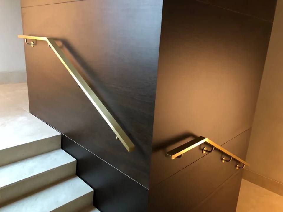 Passamani e maniglie su misura