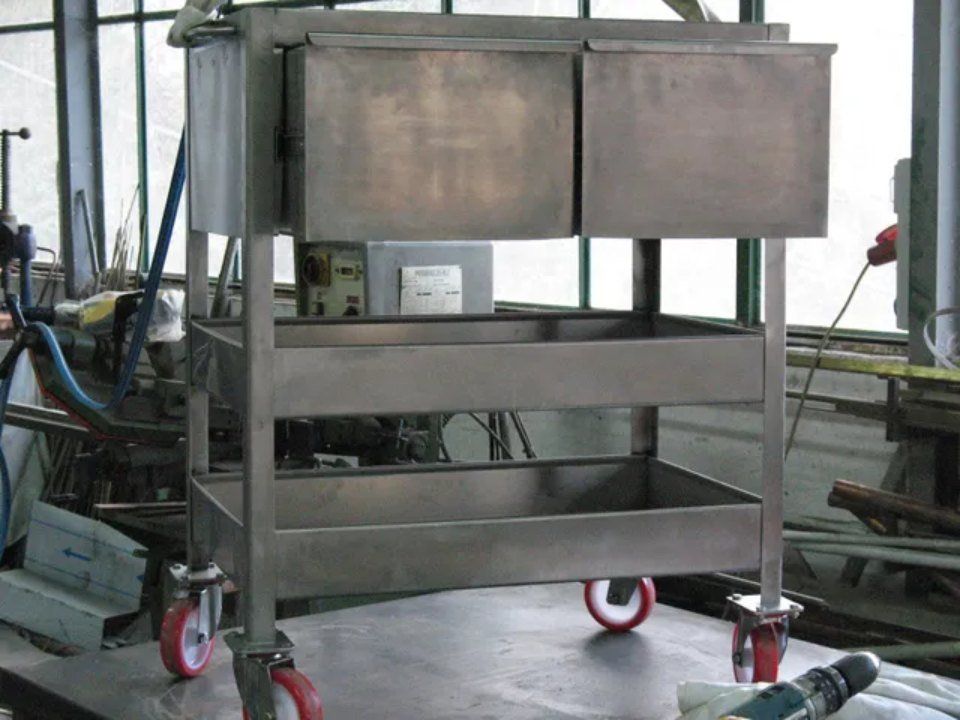 Carrello con cassettoni inox sat