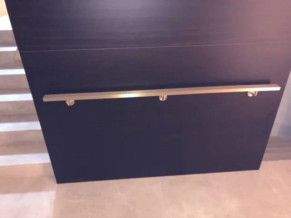 Passamani e maniglie su misura