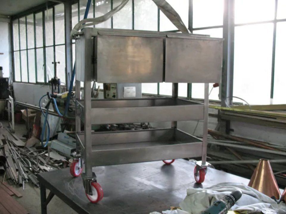 Carrello con cassettoni inox sat