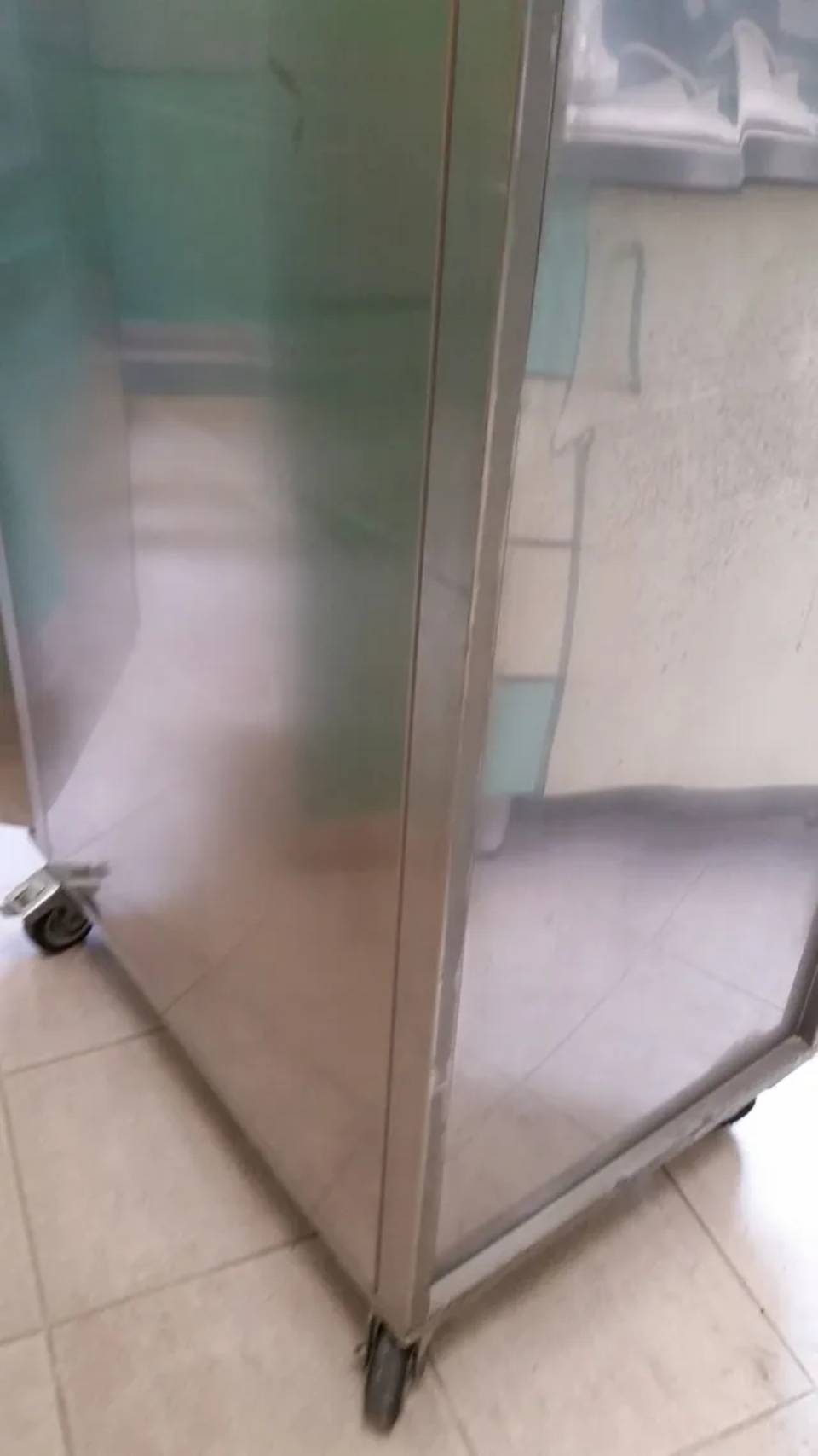 Carrello porta vassoi