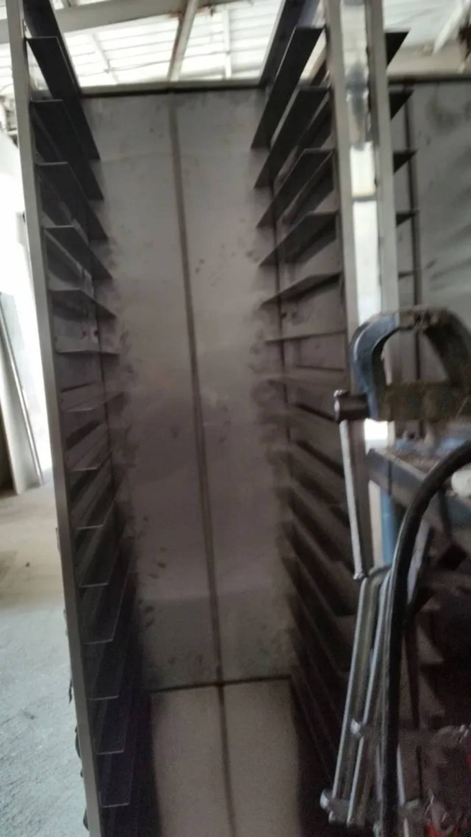 Carrello porta vassoi