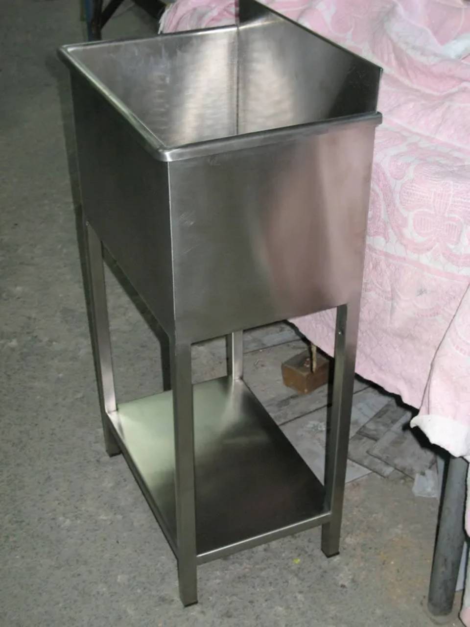 Lavandino vaschetta in inox