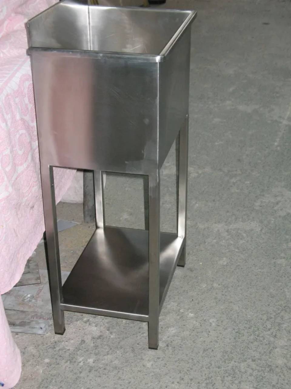 Lavandino vaschetta in inox