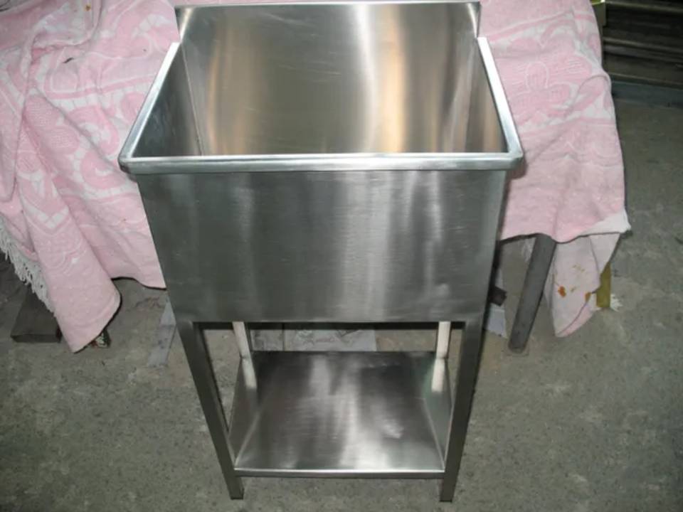 Lavandino vaschetta in inox