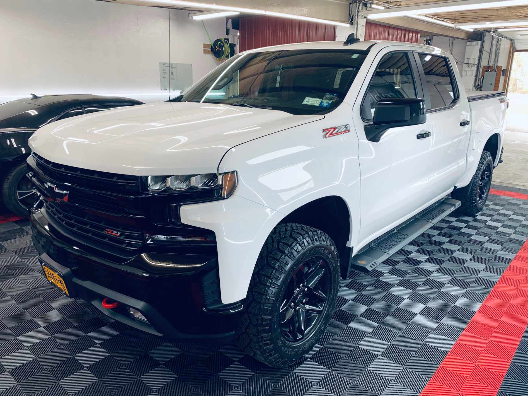 gleaming white chevy z71