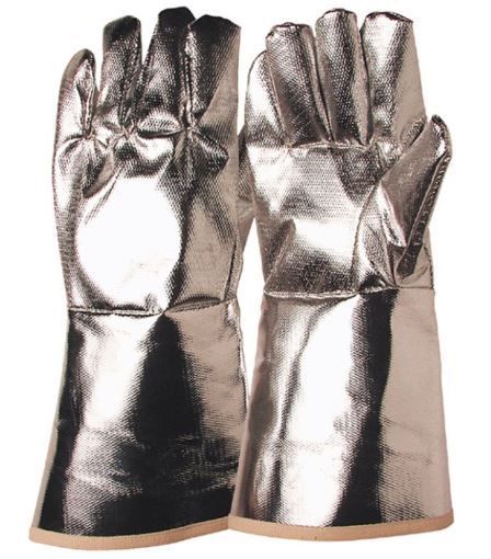 Un par de guantes metálicos plateados sobre un fondo blanco.