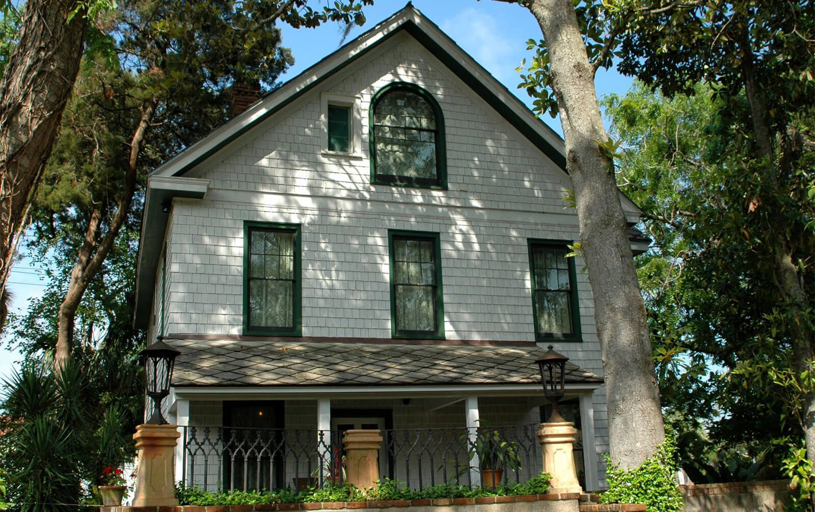 Older home in Warren, MI
