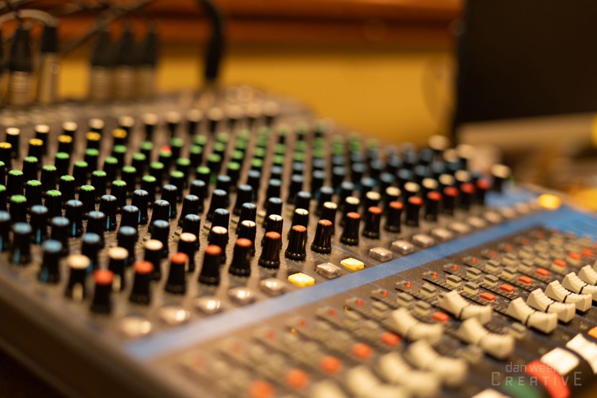 A mixer with a lot of knobs and buttons on it