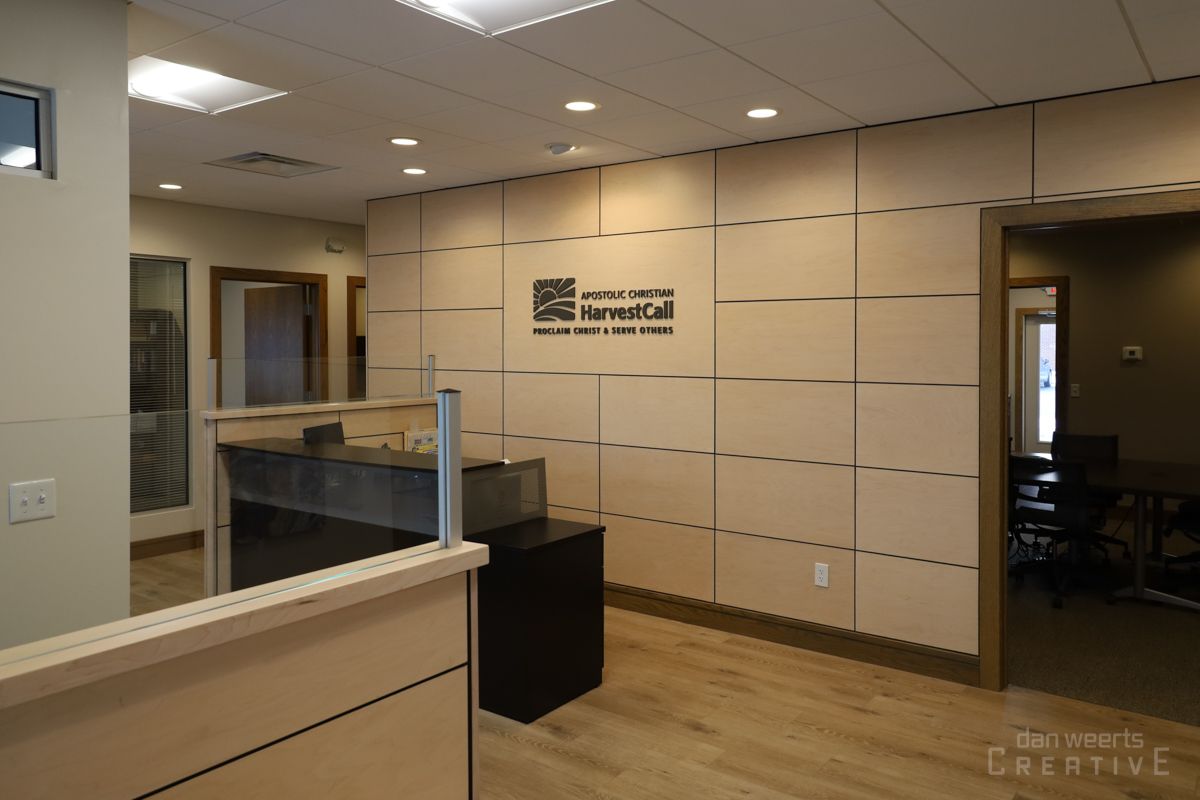 A reception area with a sign that says ravencell