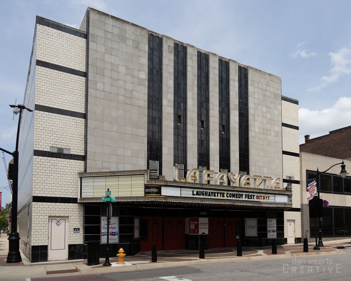 A large theater with the word lafayette on it