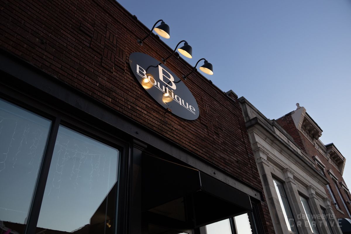 A brick building with a sign that says b on it