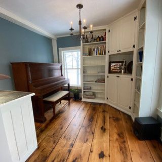 There is a piano in the middle of the room.