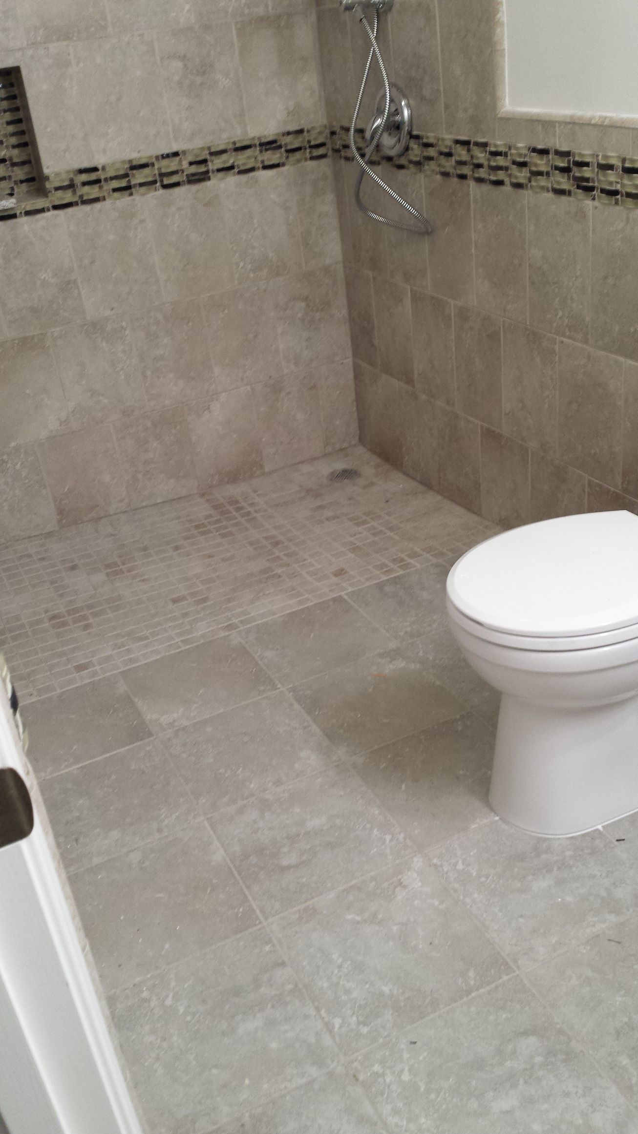 A bathroom with a toilet and a shower.