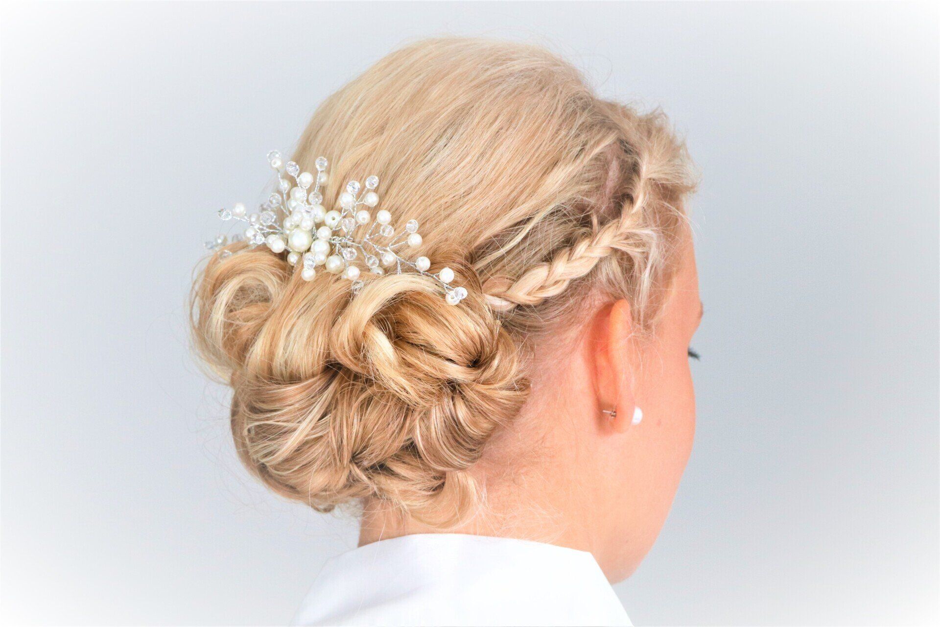 huwelijk; huwelijksfotografie; mariskaveermanfotografie; Mariska Veerman; Mariska Veerman fotografie; bruidsboeket; bruidskapsel; blond haar;Zwolle