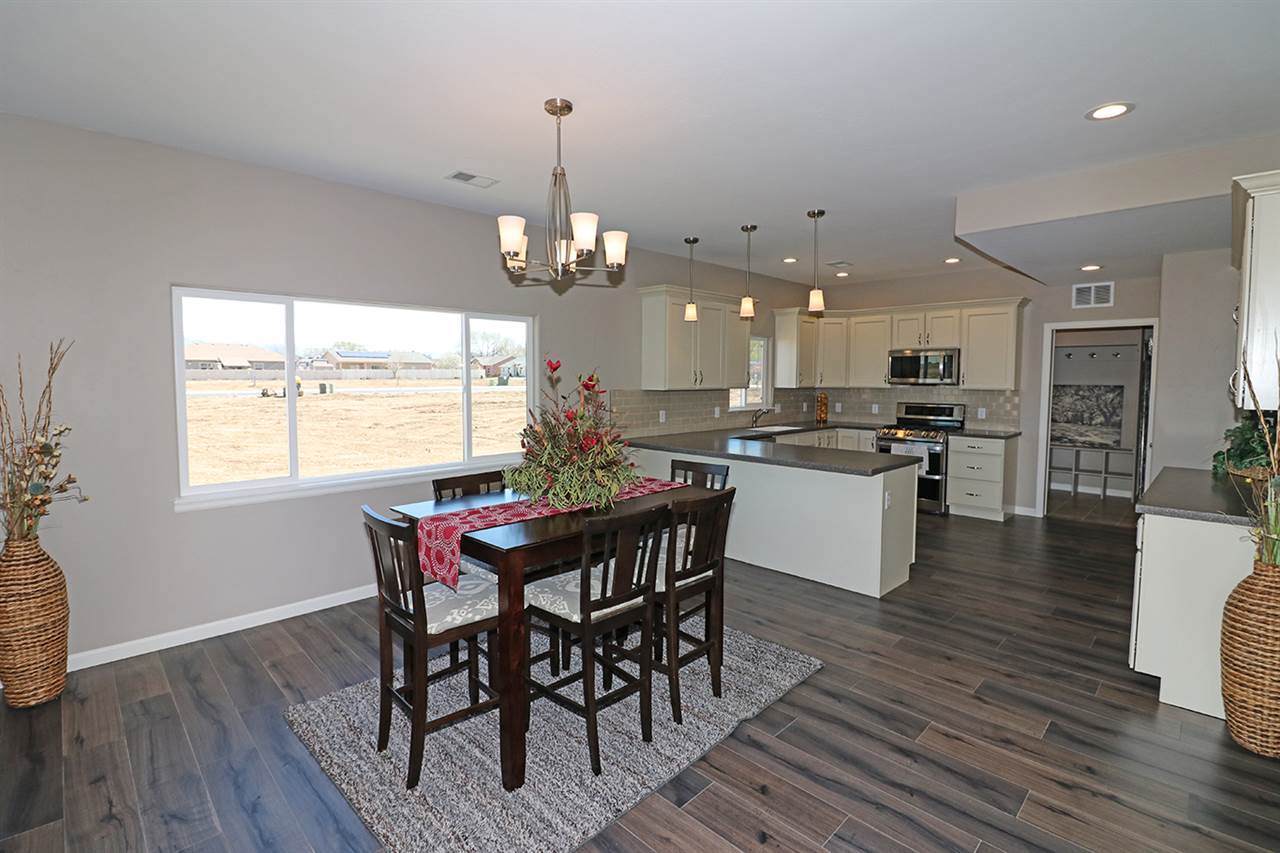Elegant kitchen and dining area