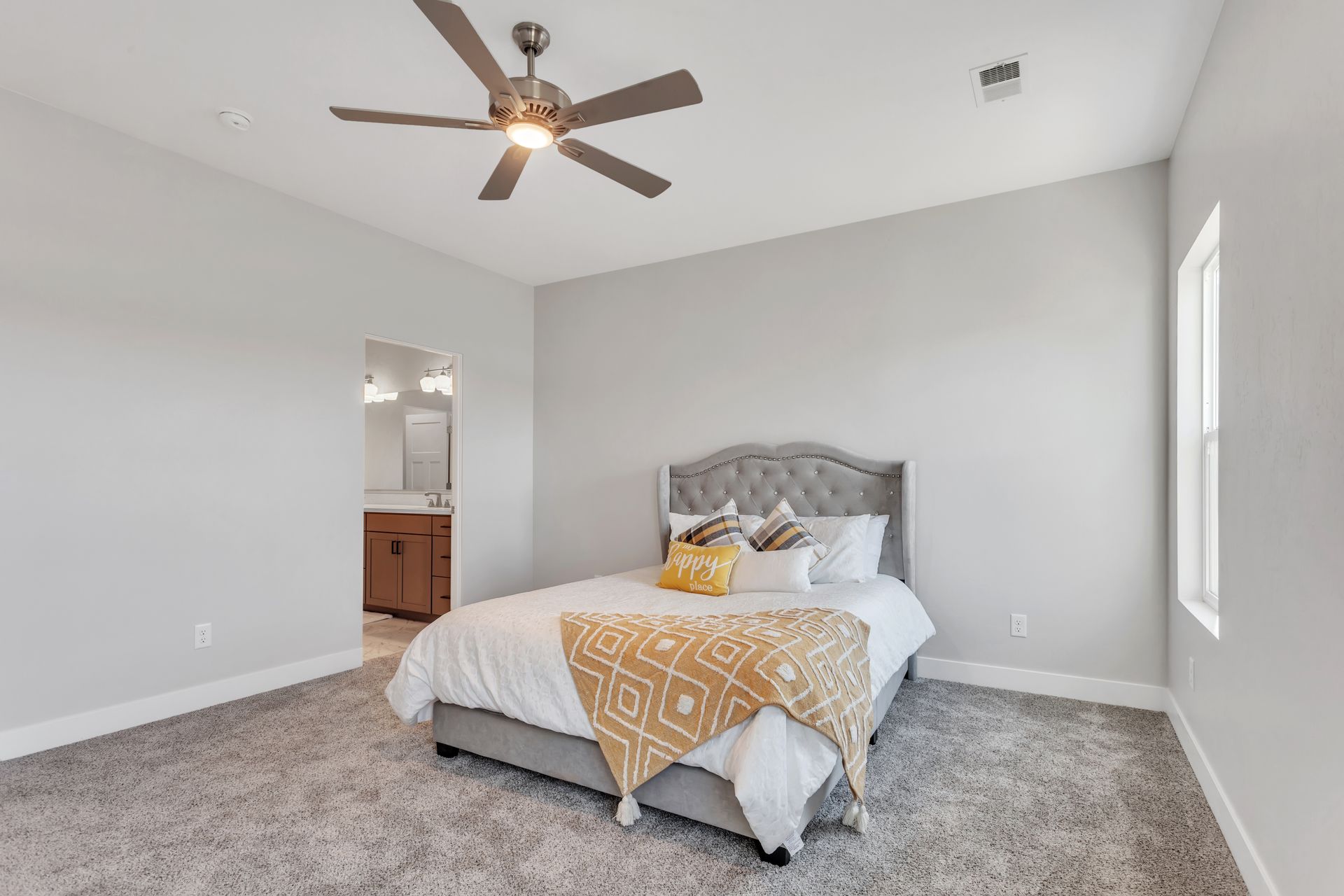 3309 Pyrus Street bedroom