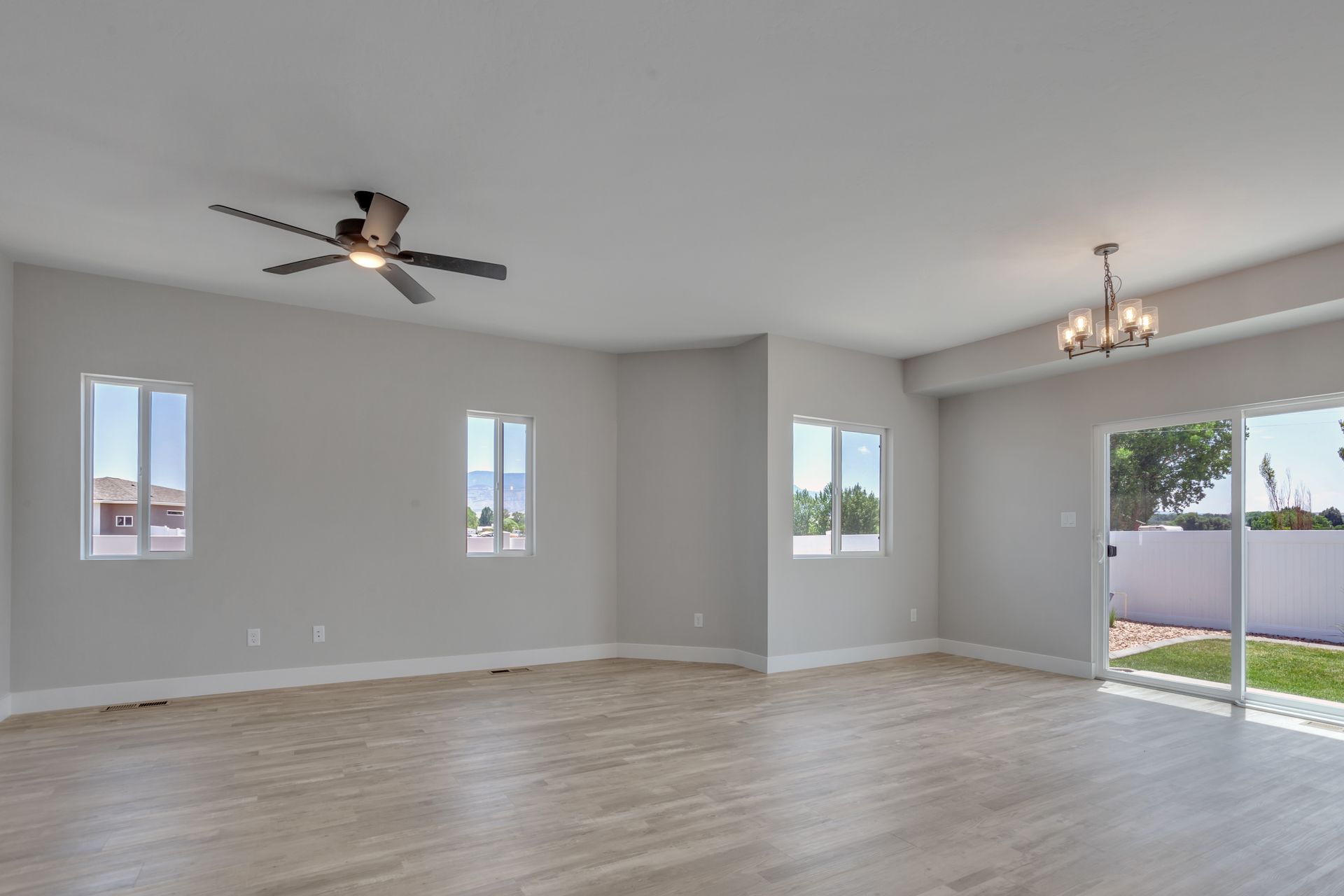 3315 Pyrus Street interior