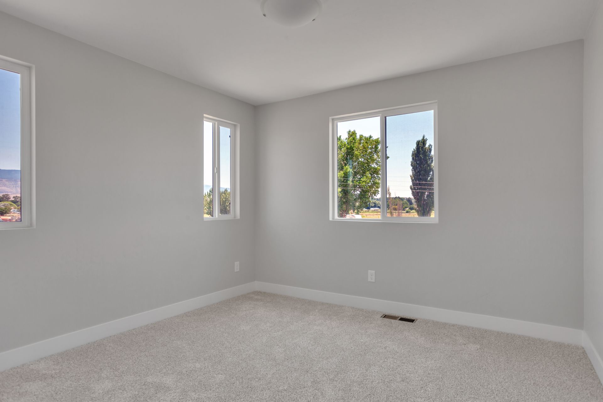 3315 Pyrus Street interior