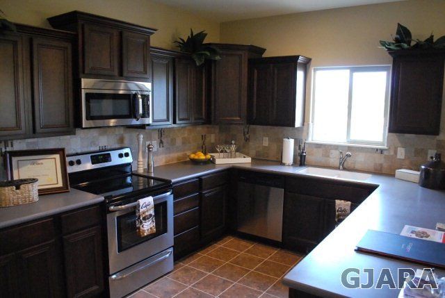U Shaped Kitchen with Stainless Steel Appliances | Integrity Homes | Grand Junction, CO 81501