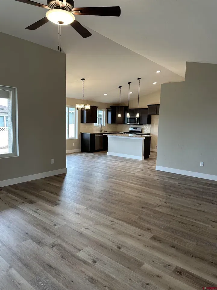1530 Big Pines Drive great room