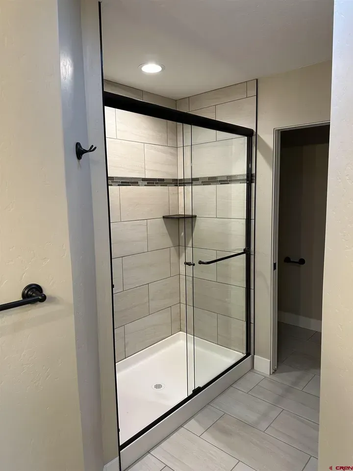 1530 Big Pines Drive shower