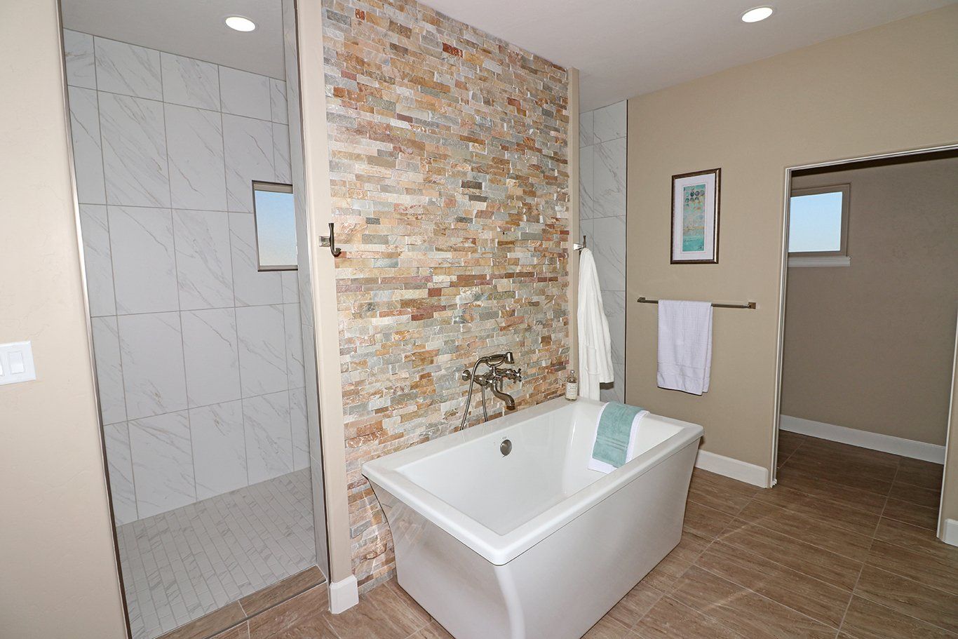 Walk-Through Shower and Separate Tub | Integrity Homes | Grand Junction, CO 81501