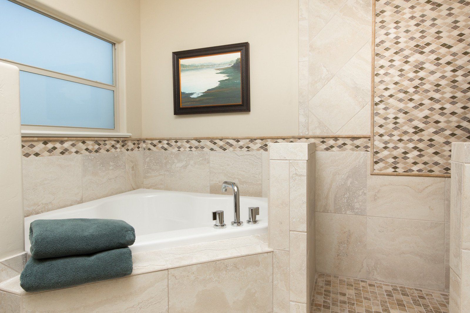 Corner Bath and Walk-In Tile Shower | Integrity Homes | Grand Junction, CO 81501