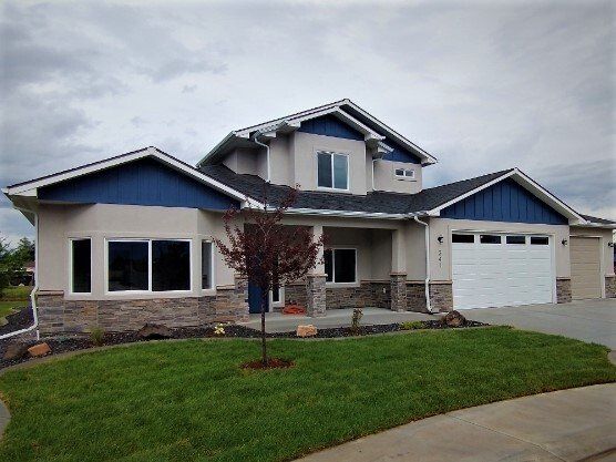 Exterior front view photo of Western Colorado new home for sale built by Integrity Homes, Custom Home Builder, Contractor