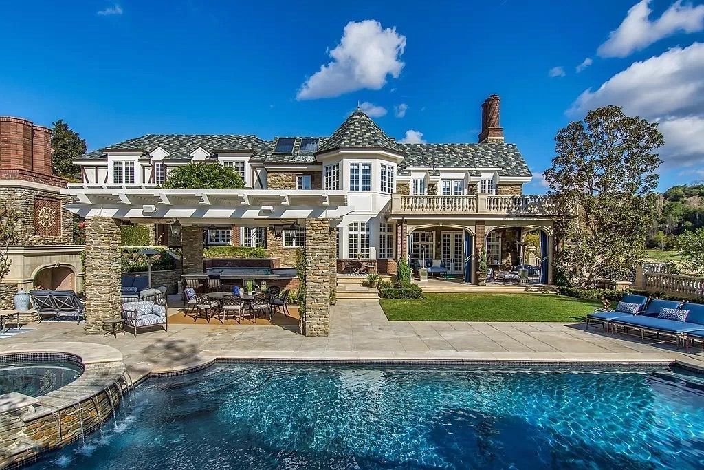 Traditional Style Estate