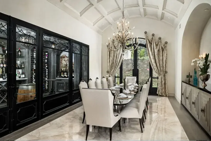 Formal luxury dining room designed by Fratantoni