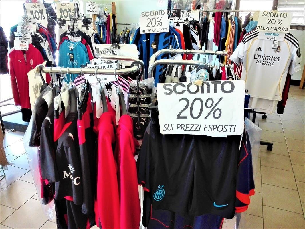 Maglie calcio originali Milan, Inter e Juve 2025/26 in saldo scontate del 20%