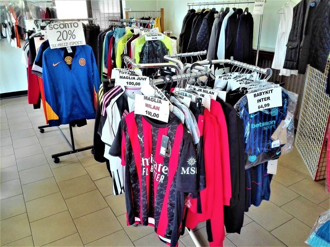 completini da calcio: completi calcio ufficiali