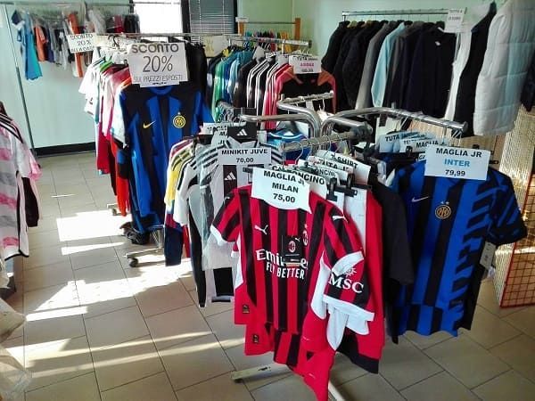 negozio di abbigliamento da calcio