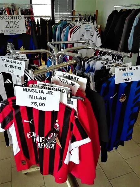 Maglie calcio ufficiali Maglie calcio originali Milan, Inter e Juve