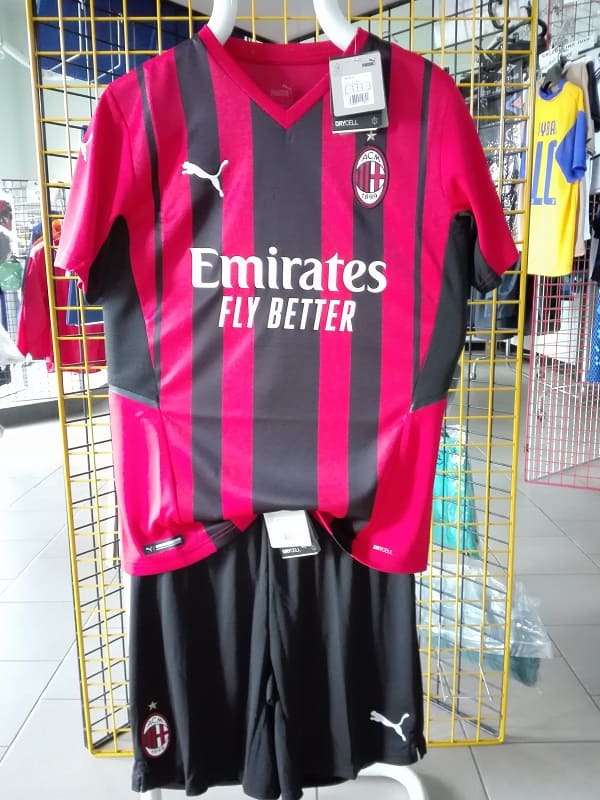 kit ufficiale Milan bambino 2022