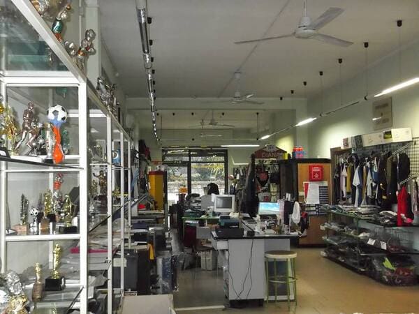 negozio articoli sportivi: calcio shop