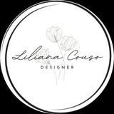 Un logotipo para un diseñador con dos flores en un círculo.