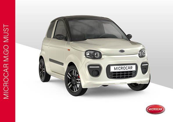 Une microcar blanche mgo doit être assise sur une surface blanche.
