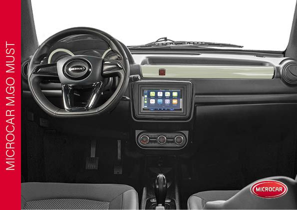 Une photo de l'intérieur d'une microcar mgo must.