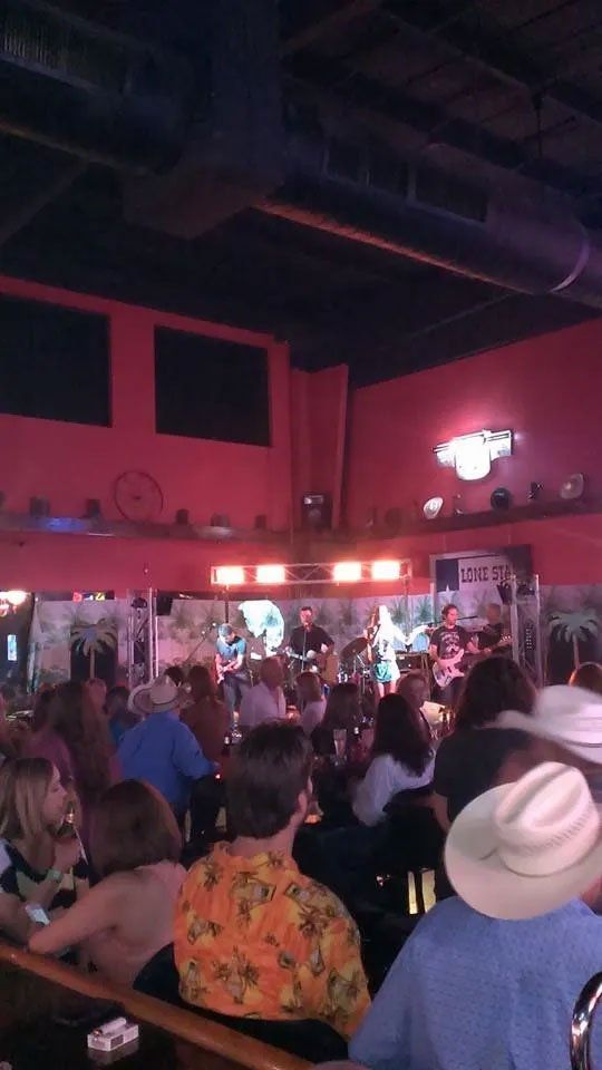 people listening to live entertainment in Sugar Land & Katy, TX
