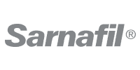 Logo Sarnafil en gris avec le symbole de marque déposée sur fond blanc.