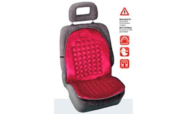 Sedile con fodera rossa e accessori per auto a Roma