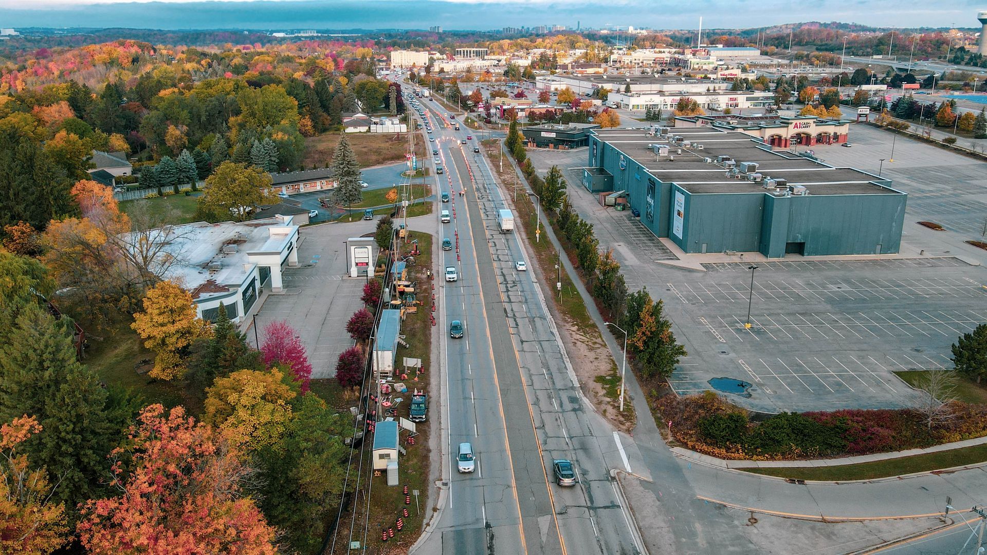 An aerial view of a busy highway surrounded by trees and buildings.