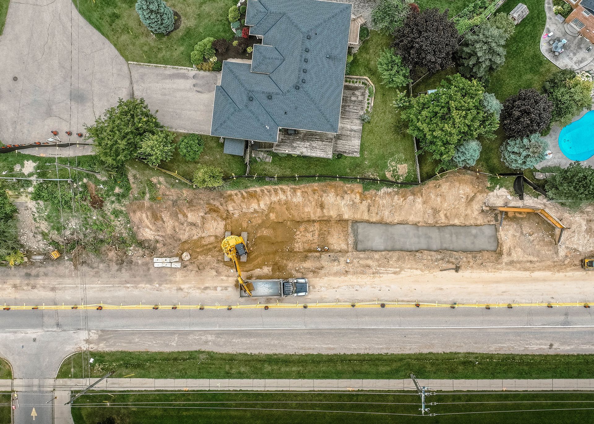 An aerial view of a highway intersection with a store in the middle of it.