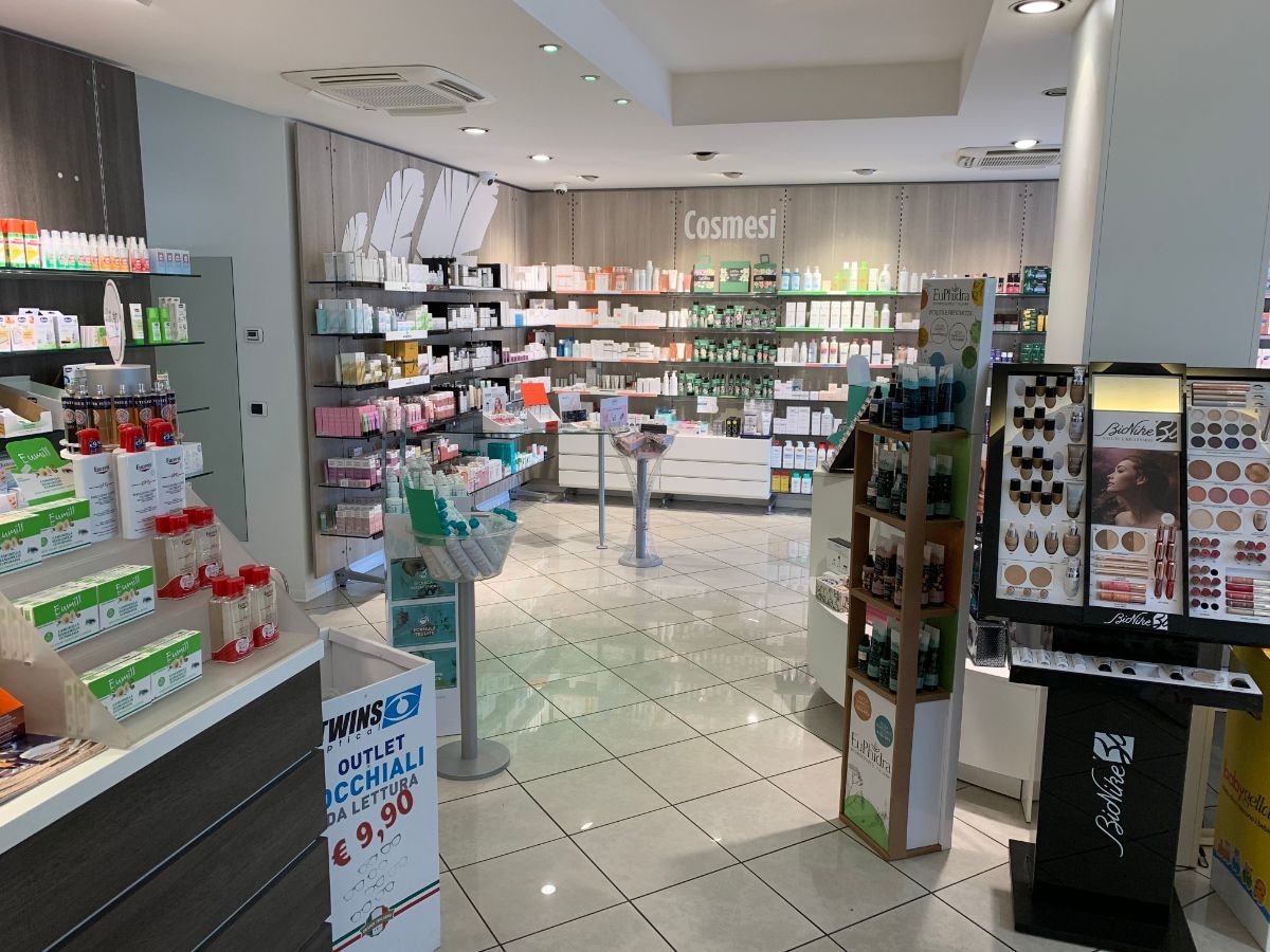 Prodotti cosmetici presso la farmacia di Montereale Valcellina