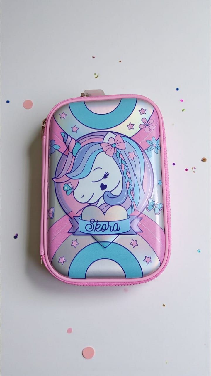Estuche rosa para lápices con diseño de unicornio y el nombre