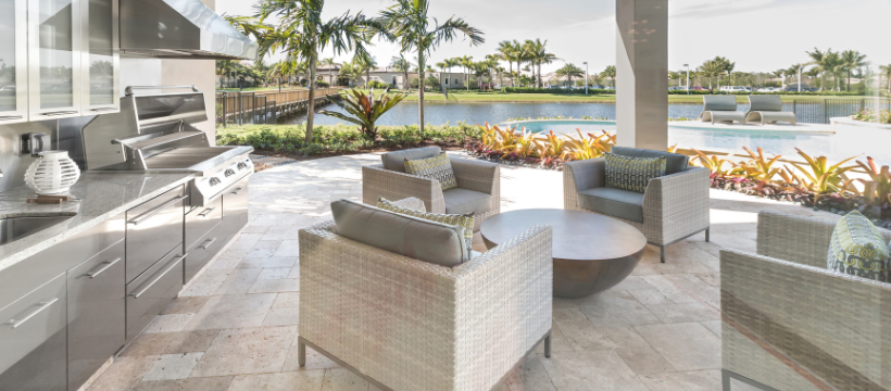 Outdoor Kitchen with Swimming pool